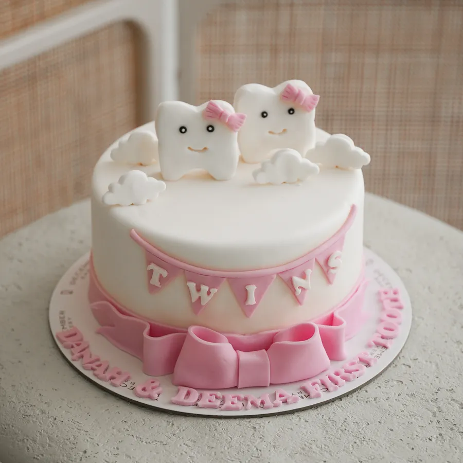 Double pink tooth cake 8inch mix chocolate vanilla