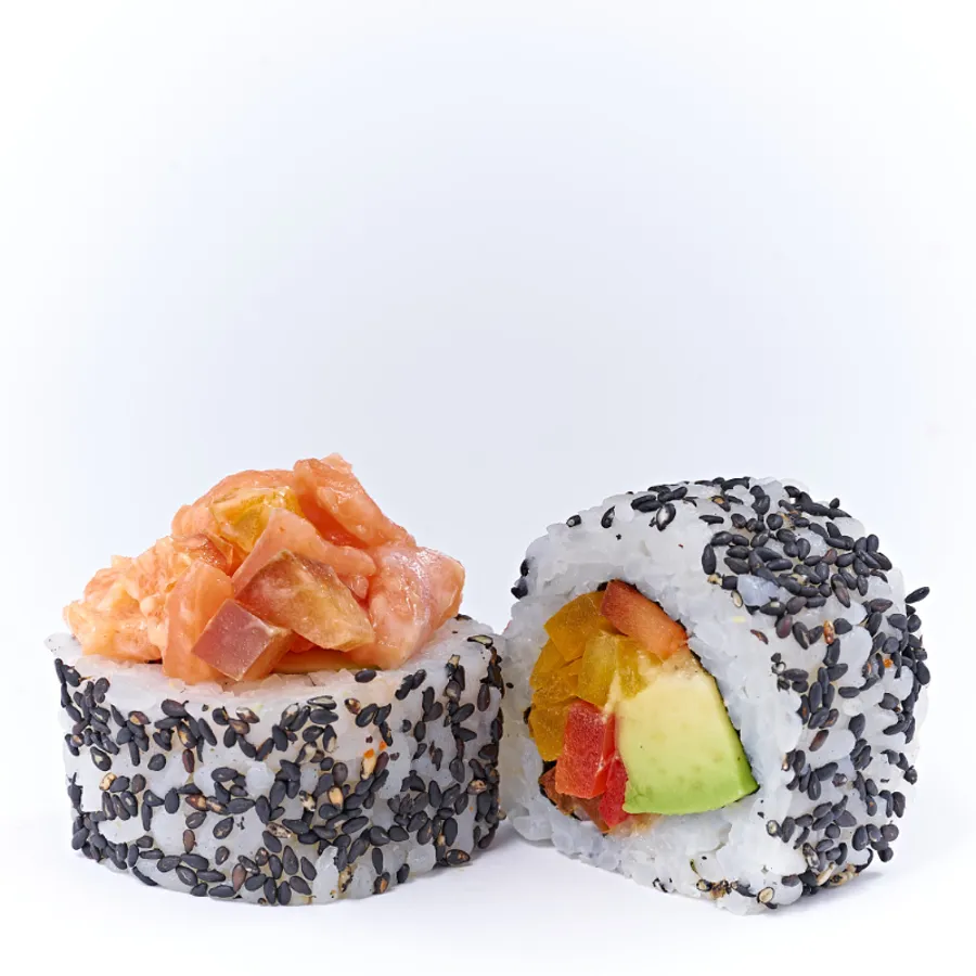 SALMON FIRE MAKI ROLL