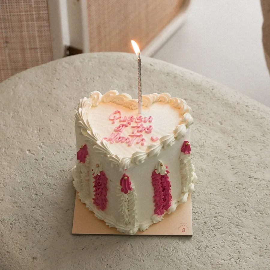 Small candle heart cake 🤍