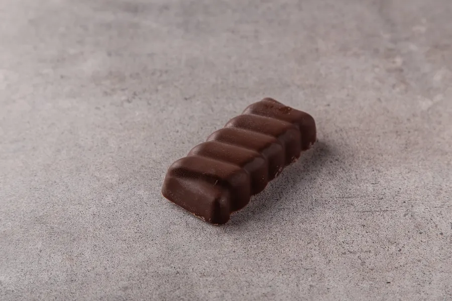 KETO BAR CHOCOLATE WITH PISTACHIO.