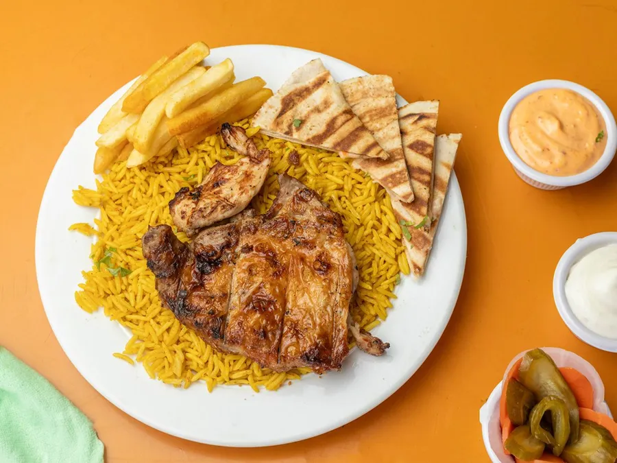 ربع دجاجة مشوية مسحب بالأرز البسمتي