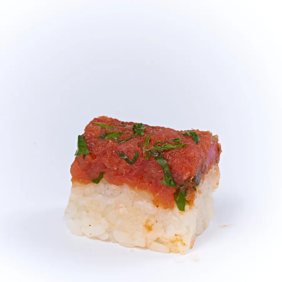 SPICY TUNA OSHI SUSHI