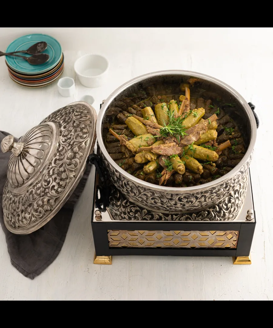 Zucchini and vine leaves with ribs