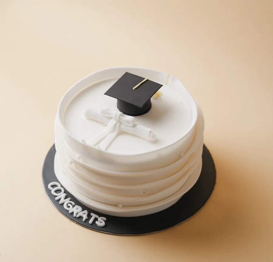 White graduates 🎓 8inch mix chocolate vanilla