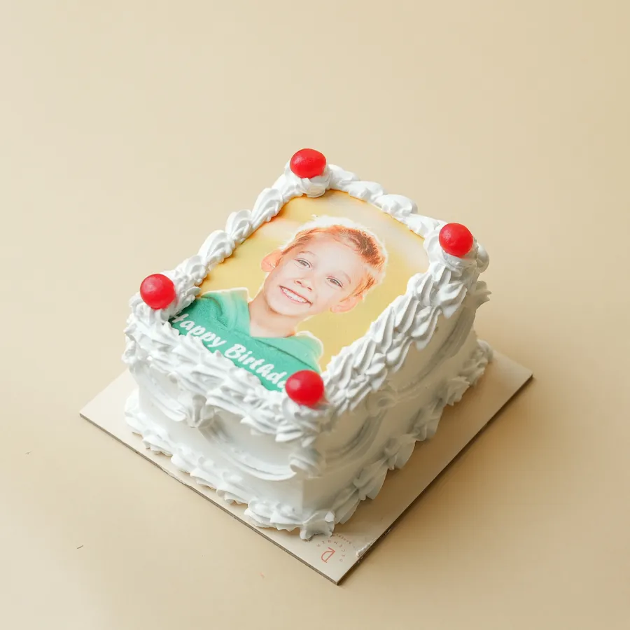 Square cake photo small cream