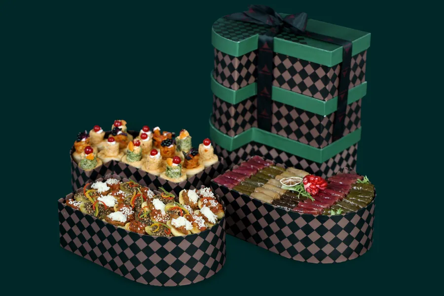Boucheé with vine leaves mix and manakish deal