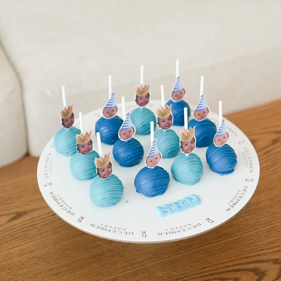 Blue photo pop cake 💙