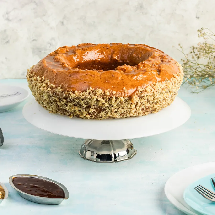 English cake With caramel and walnuts