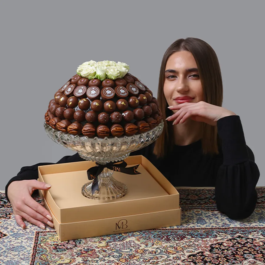 Cocoa crystal stand with natural roses (1)