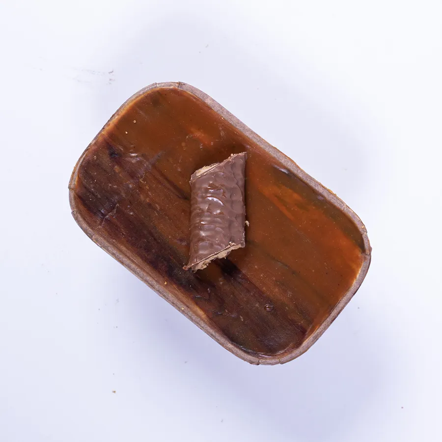 Mini Twix Despacito cake