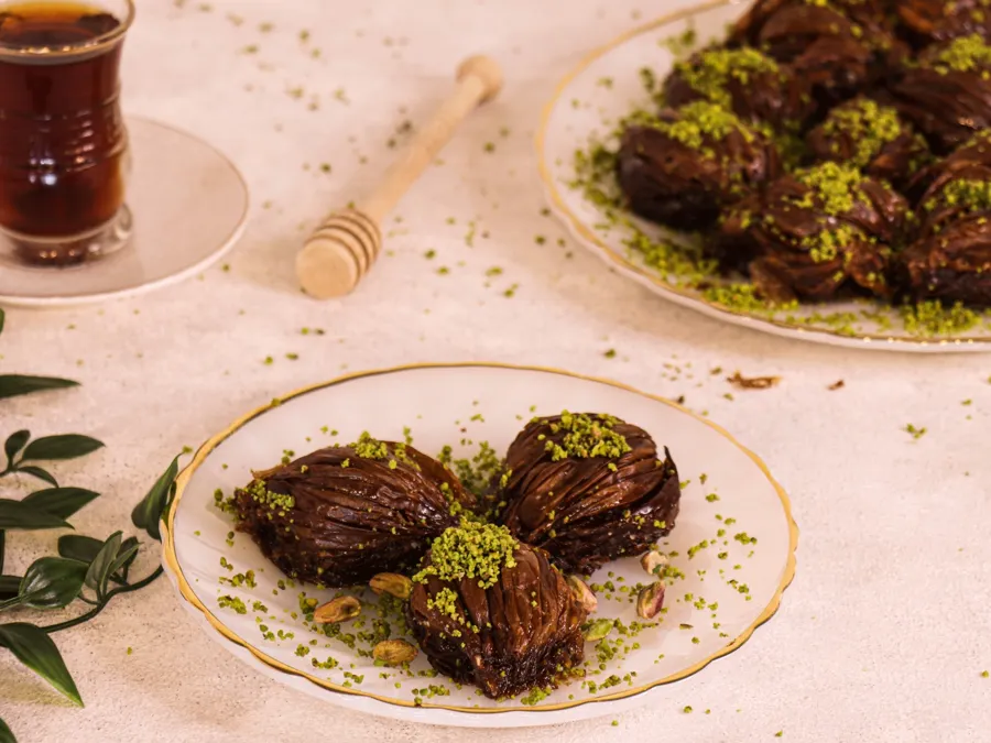 Baklava Midya With Chocolate