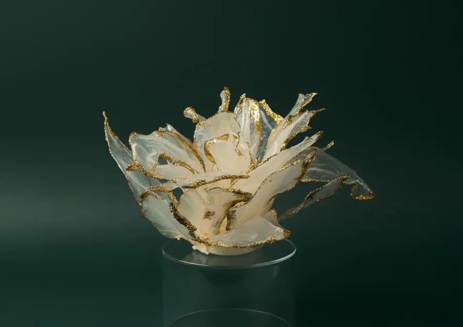 Transparent center piece