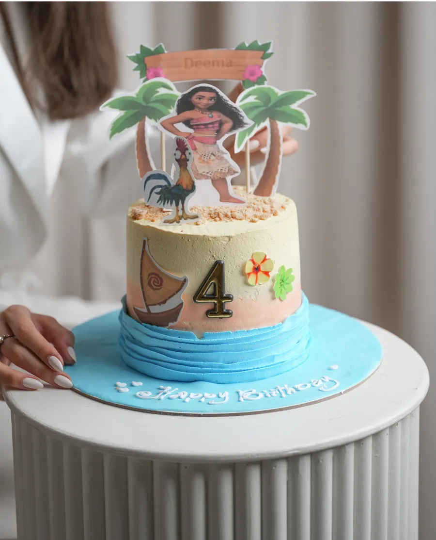 Moana cake 6inch mix chocolate vanilla