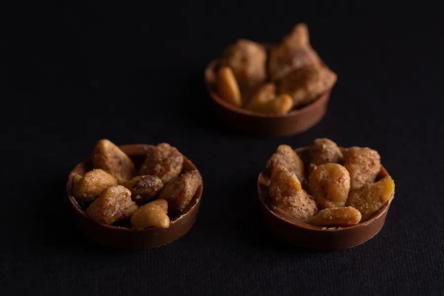 Nuts cup