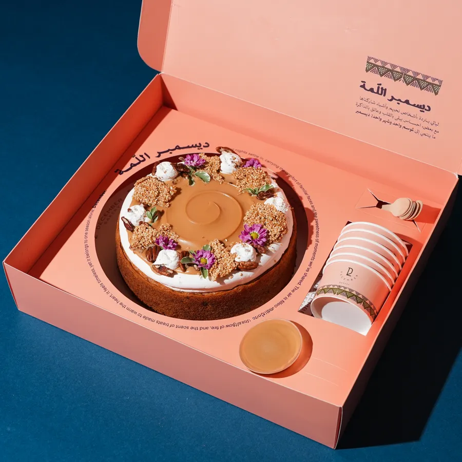 Lamah box date flower cake