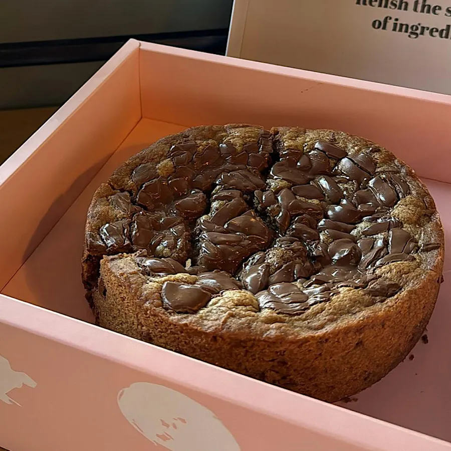 The giant cookie