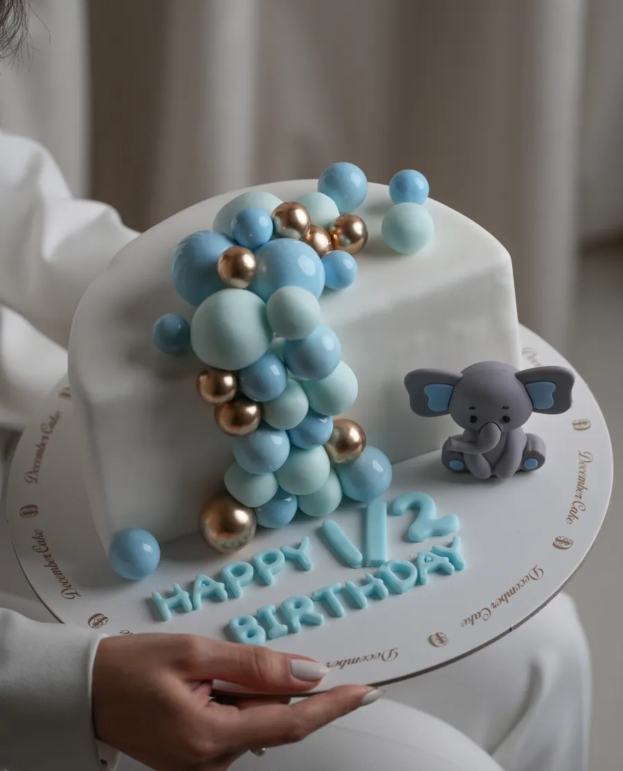 Half elephant cake 6inch mix chocolate vanilla