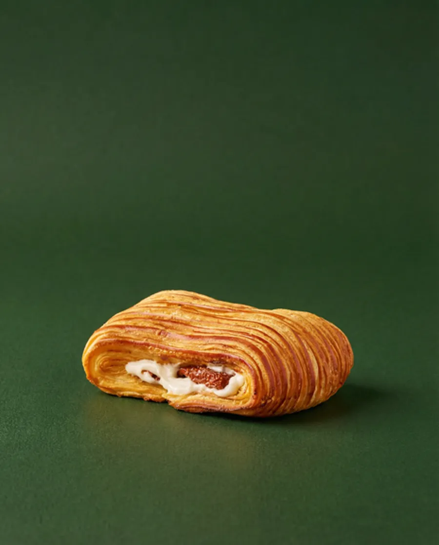 Pain Suisse au Cream Cheese & Sun dried Tomato