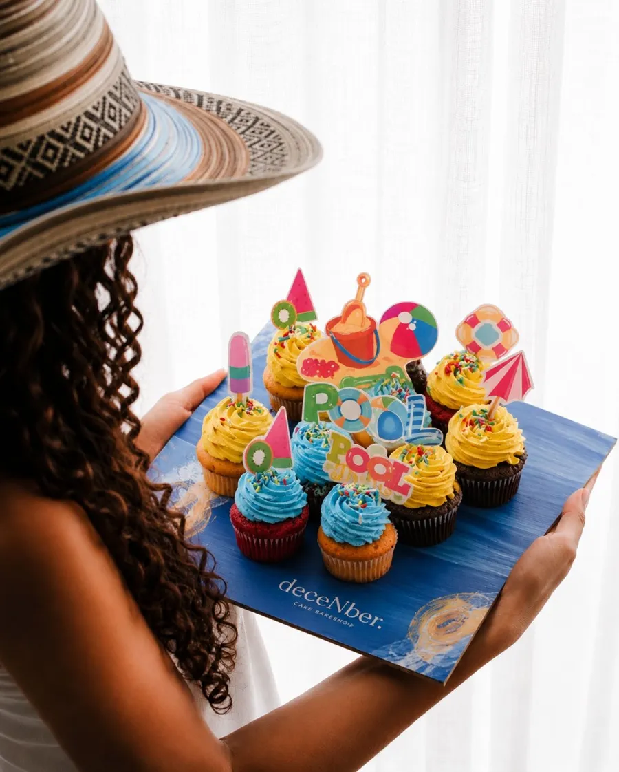 Pool party cup cake