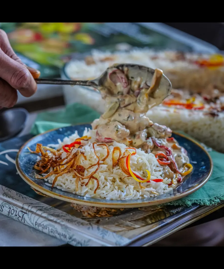 Creamy chicken with coloured capsicum
