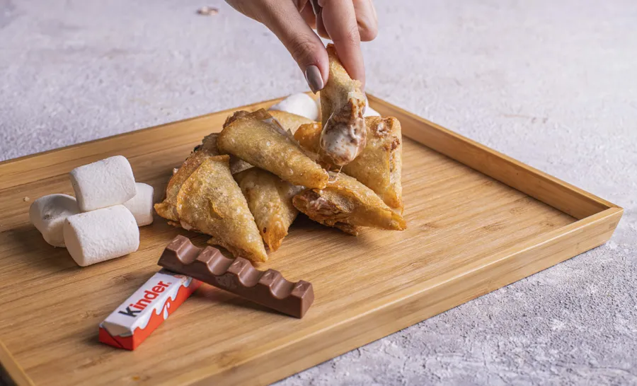 Kinder Marshmallow Samosa