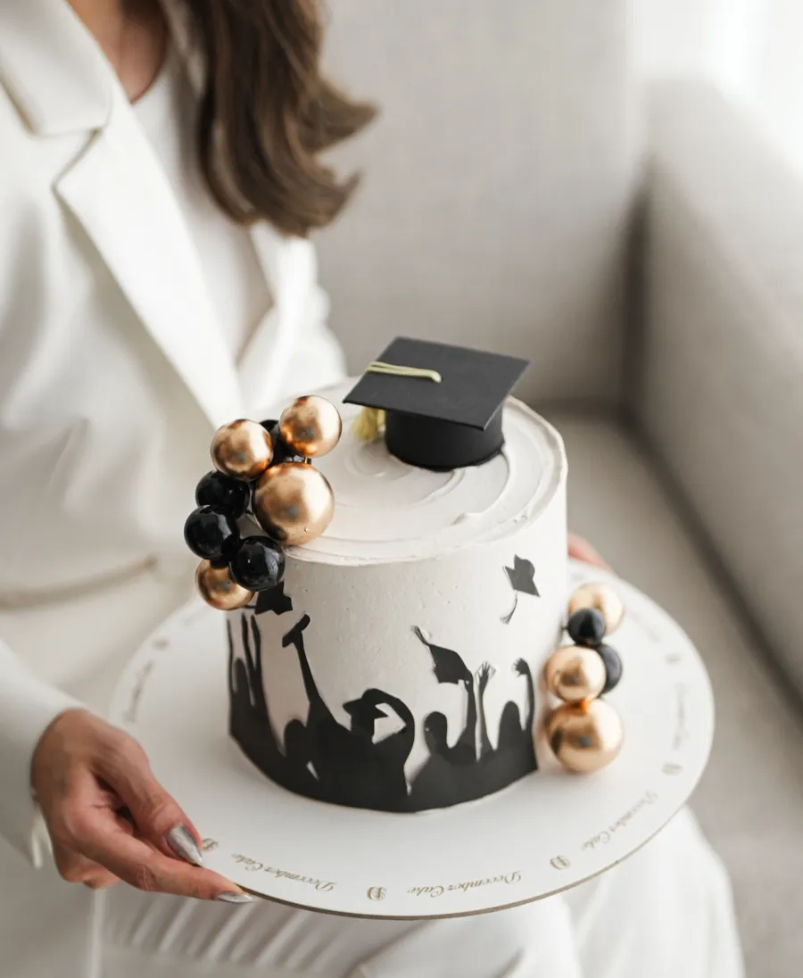 Graduation cream balls cake 6inch mix chocolate vanilla