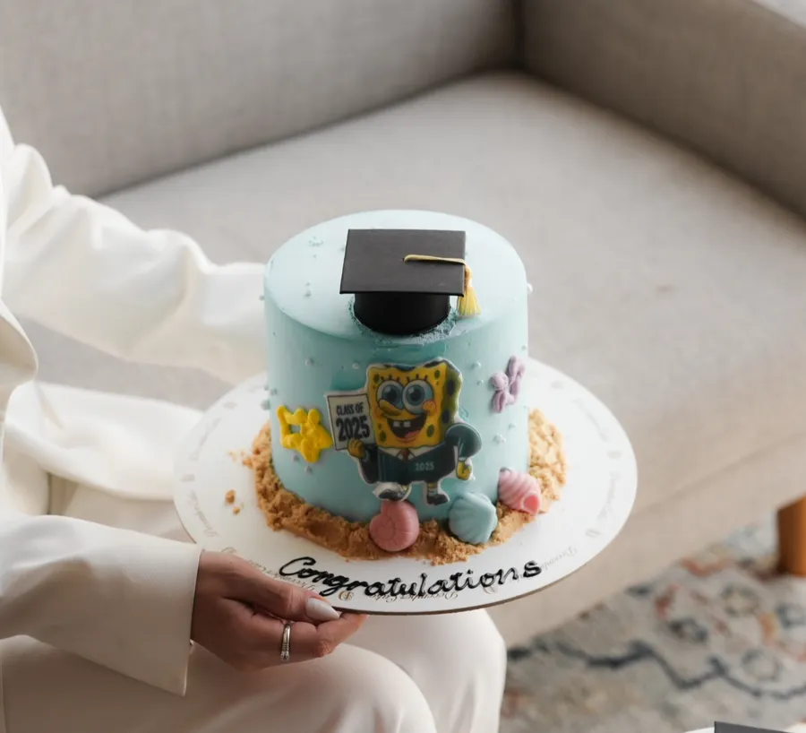 Sponge pop graduation cake 6inch mix chocolate vanilla