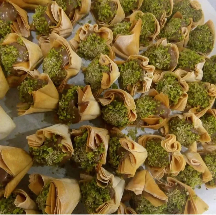 اقماع الجلاش بالحلوى