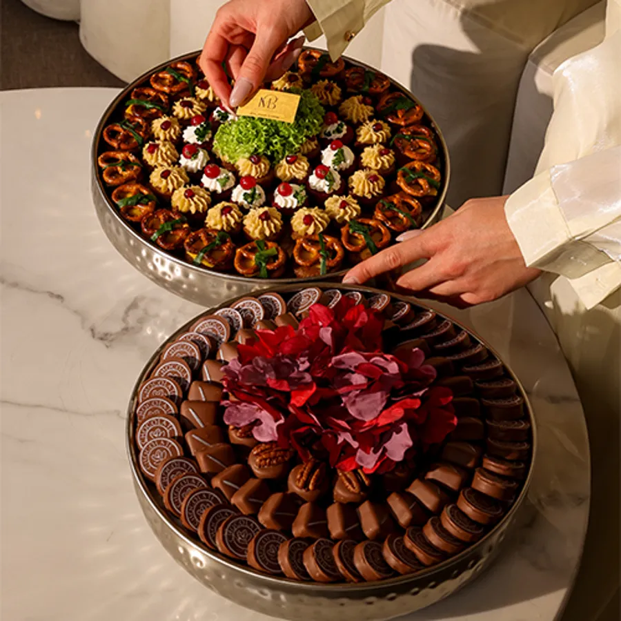 Chocolate tray display with mixed silver kibbeh (B)