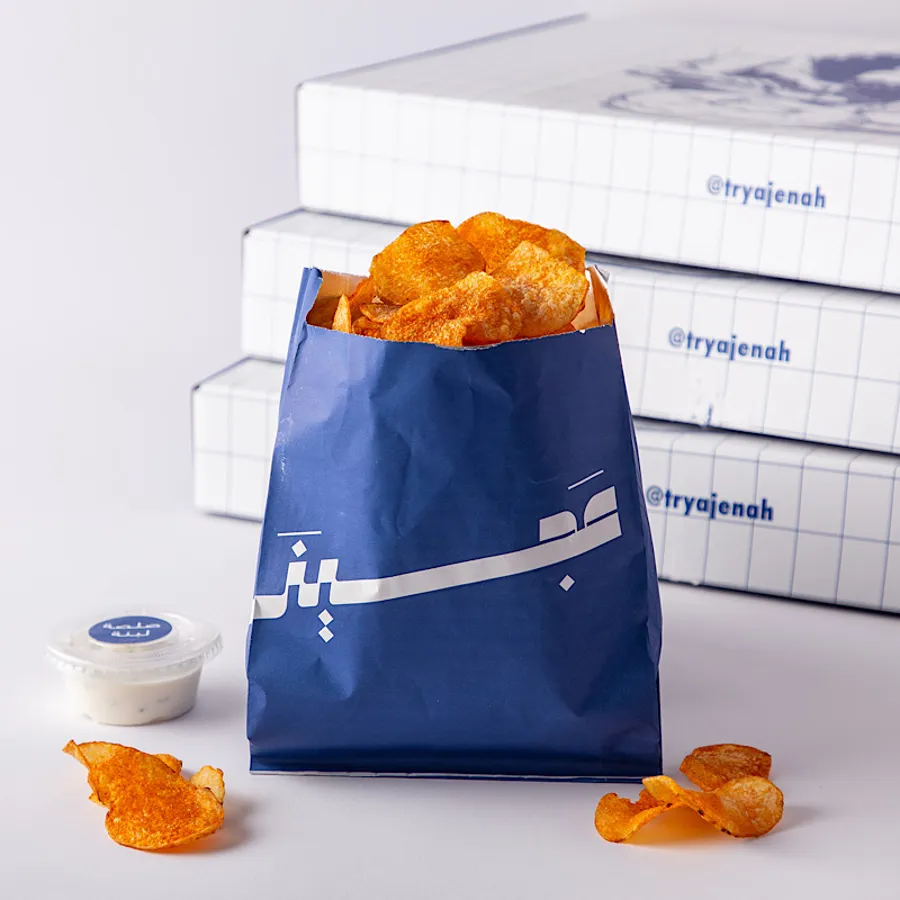 Potato chips with dipping sauce