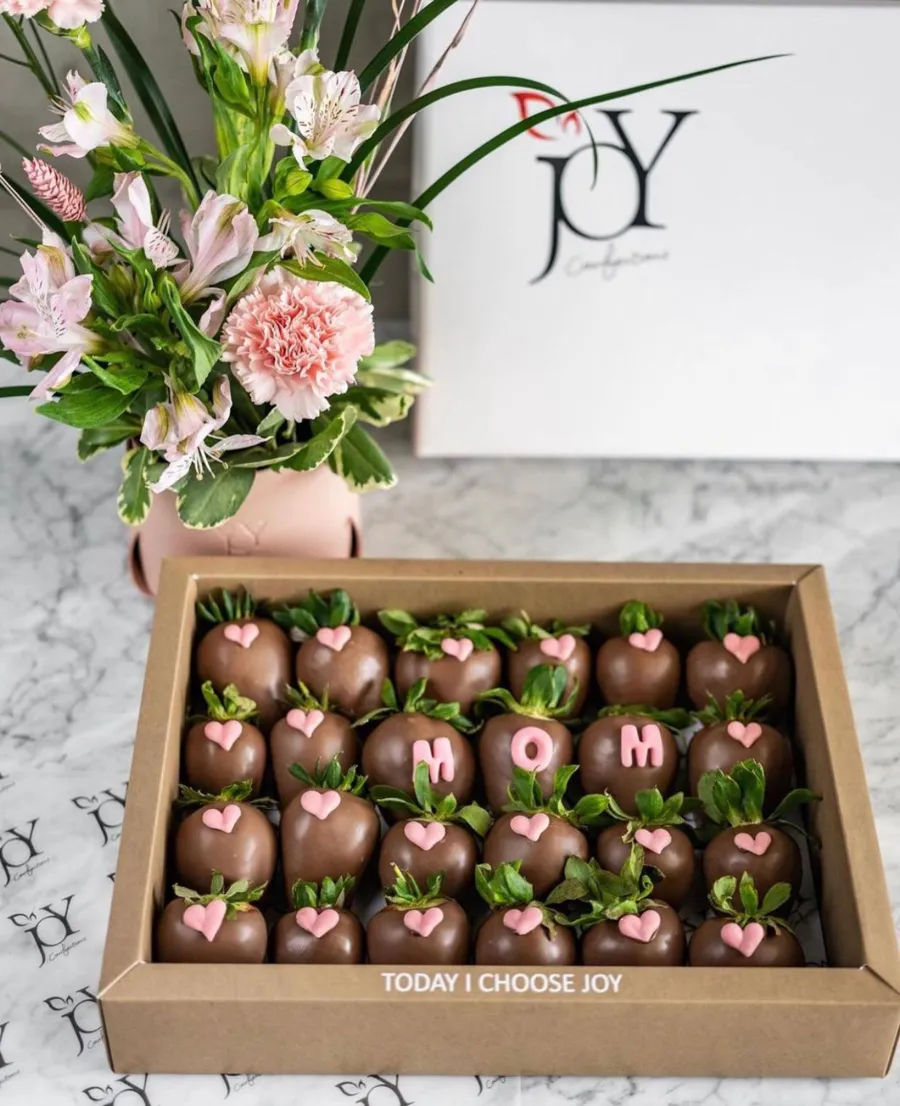 MOM Heart Strawberry Box