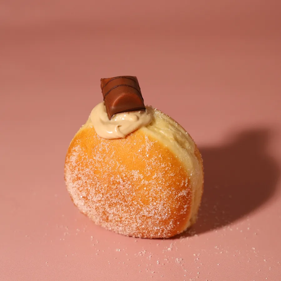 Kinder Bueno Nude Bomb