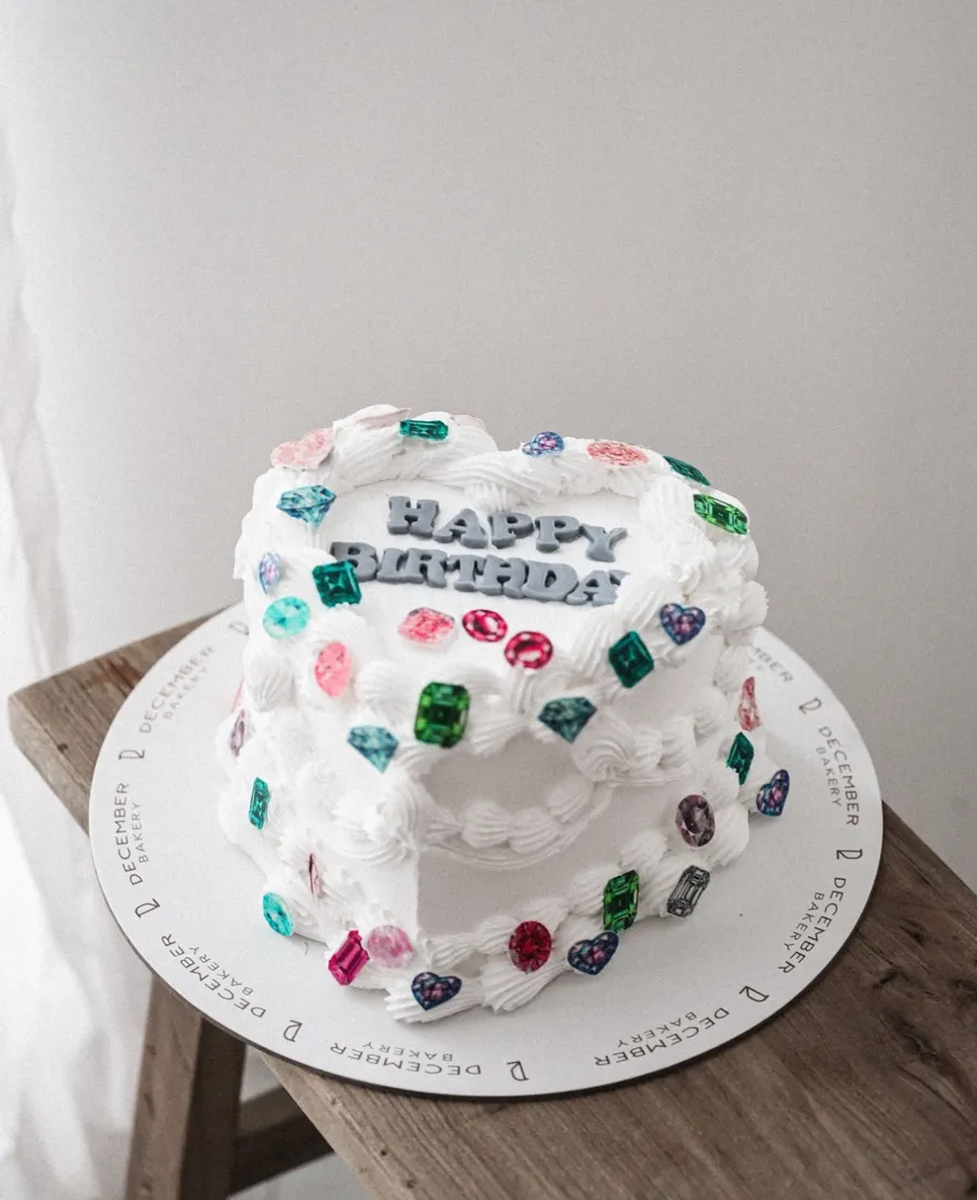 Jewelry white hearts cake 6inch mix chocolate vanilla