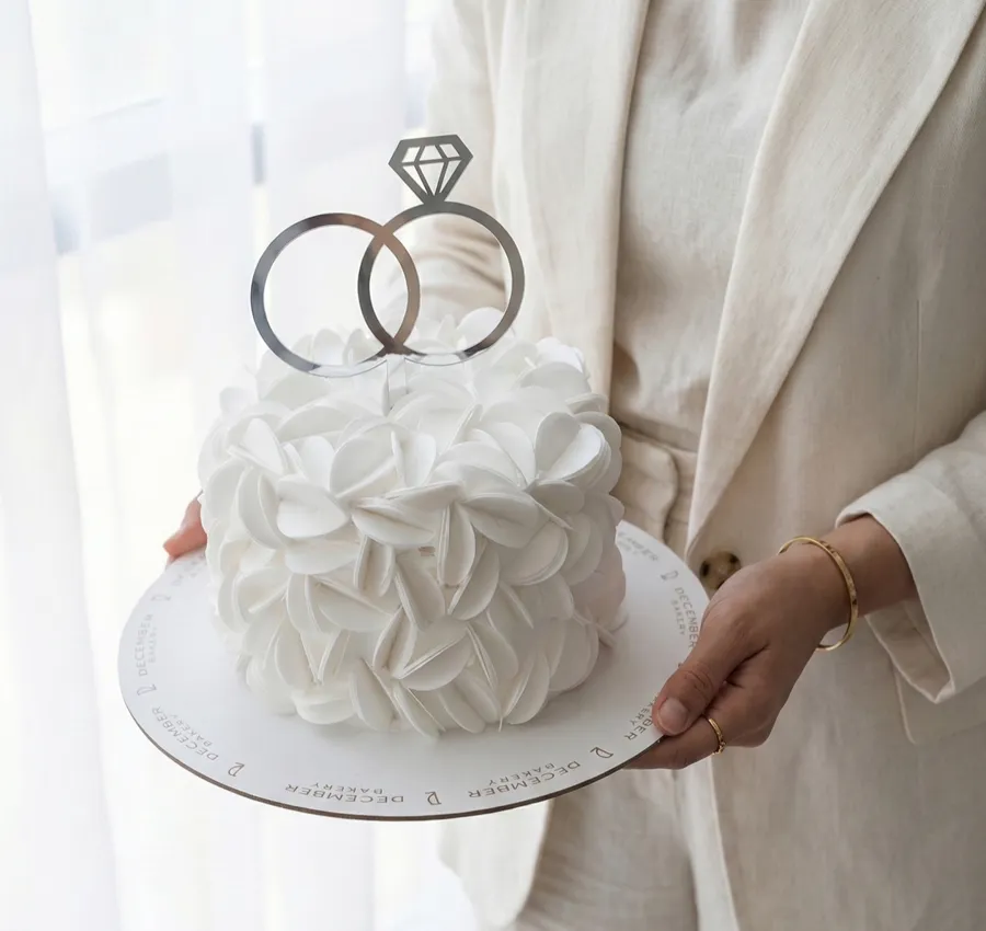 Waffar ring white cake 6inch