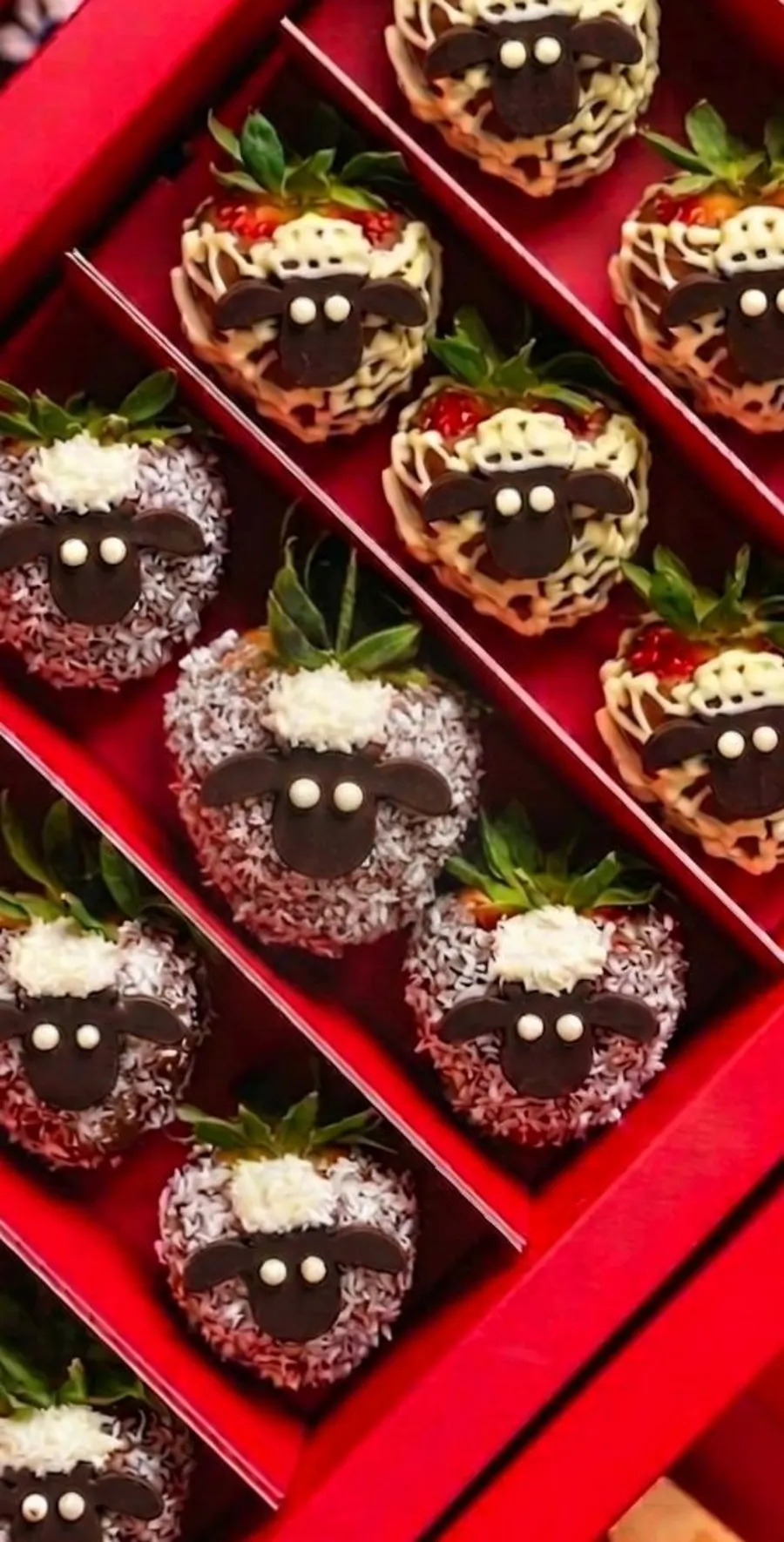 Strawberry Box with Eid Pictures Ready