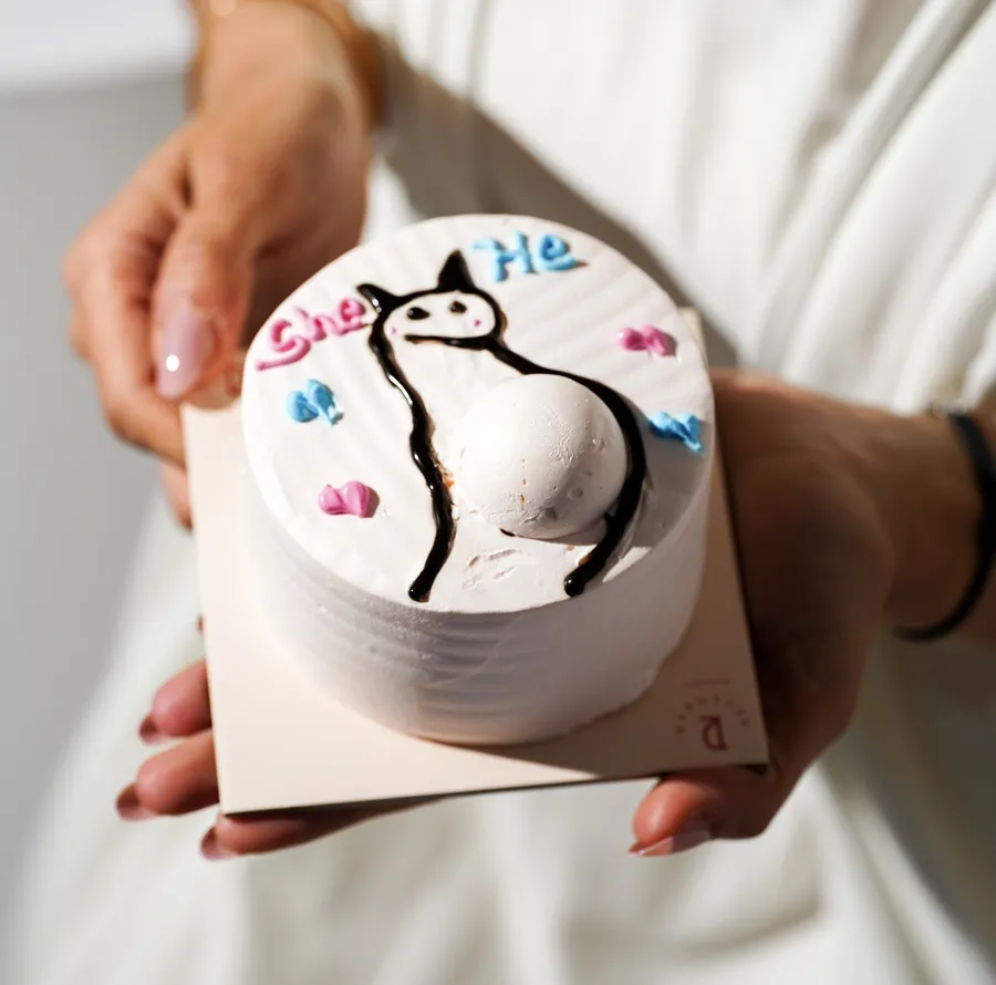 Mini cake.2 inch I am pregnant 🤰