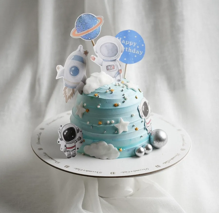 Astronaut cake blue light 6inch mix chocolate vanilla