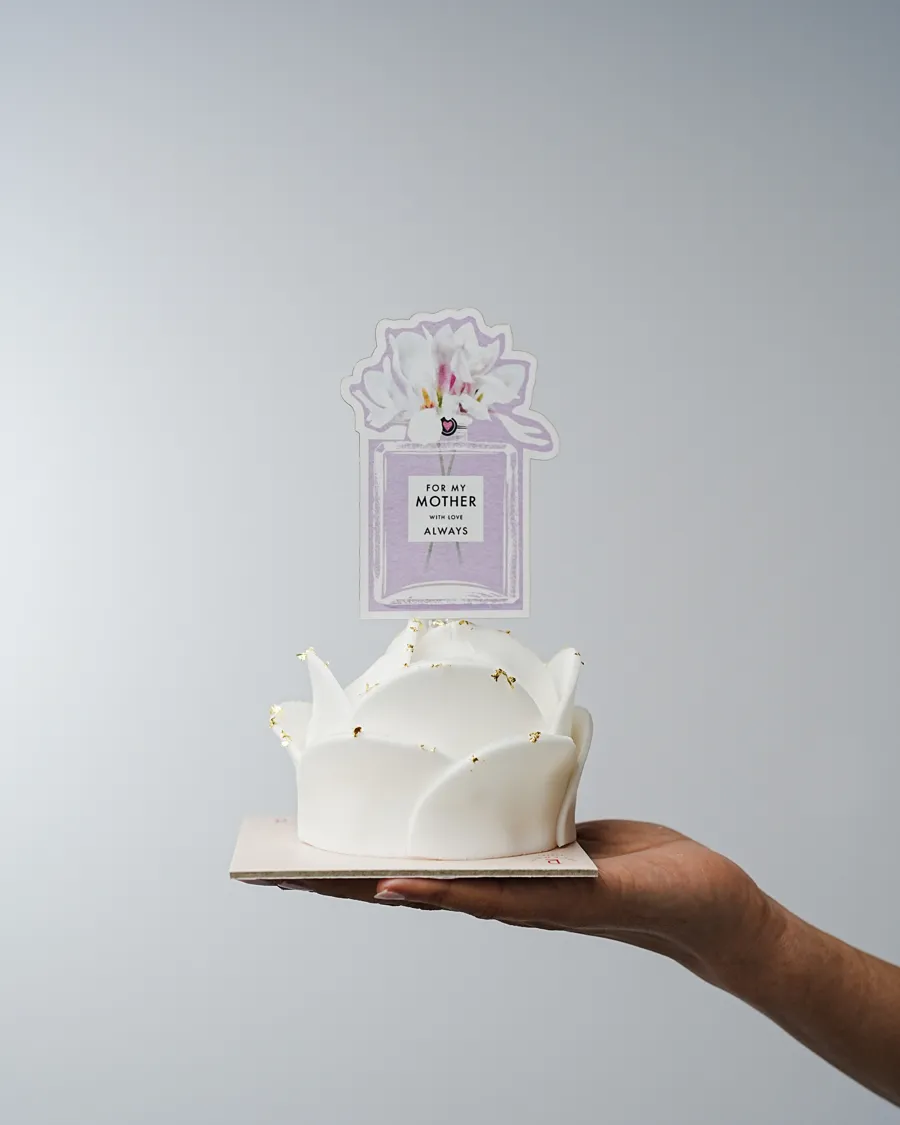 Mini white flower cake 2inch 1 person only with logo mother