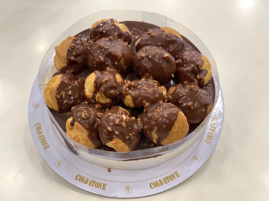 Profiteroles Vanilla ® Cake