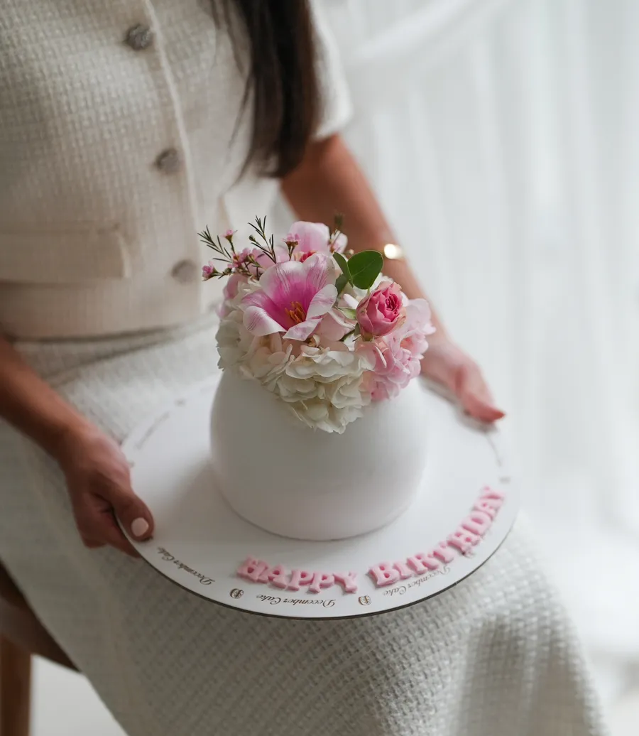 Rose vase cake