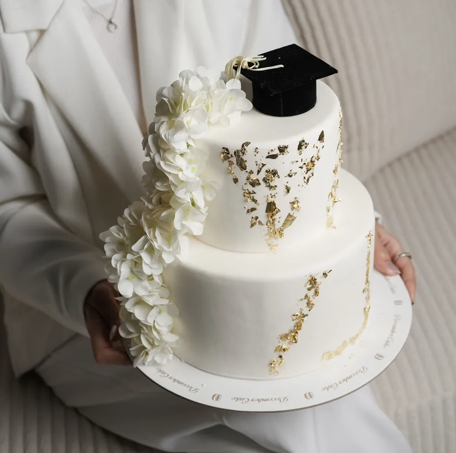 Double white flower graduation 8inch mix chocolate vanilla