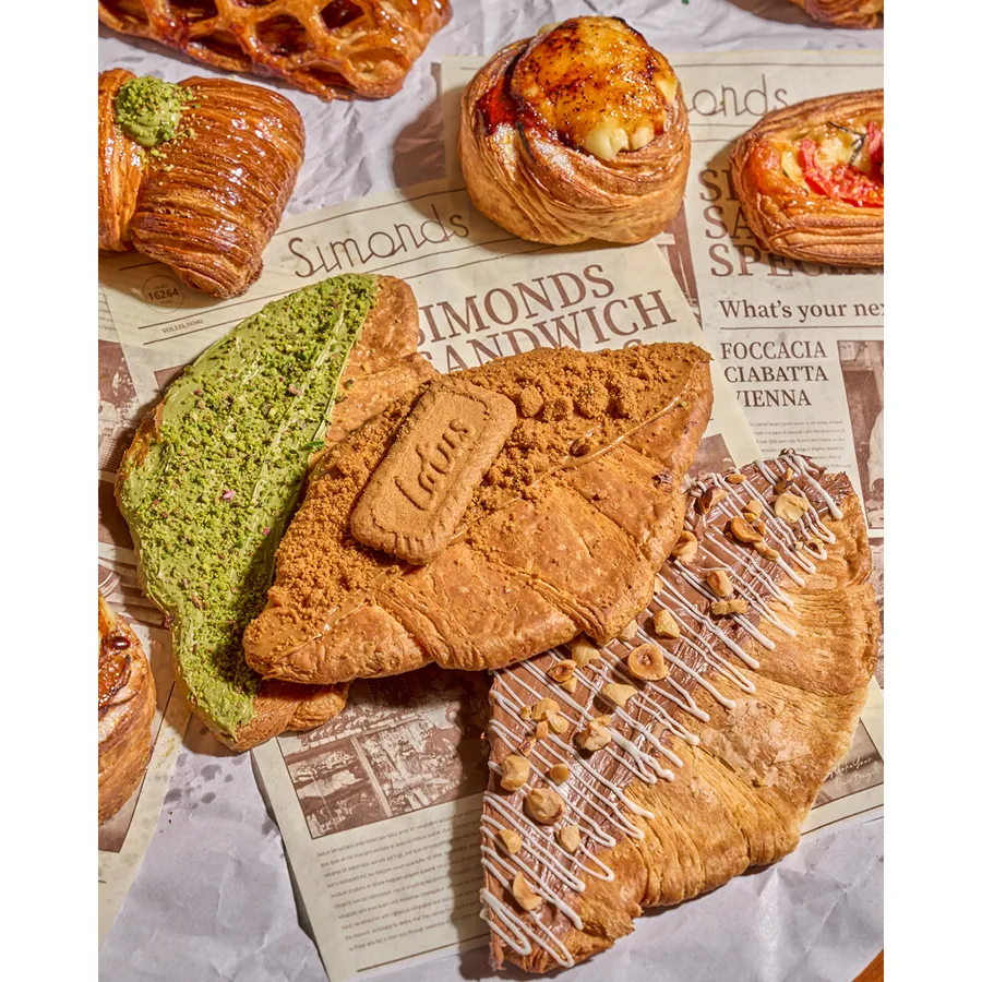 Flat Croissant (Nutella/ Lotus/ Pistachio)