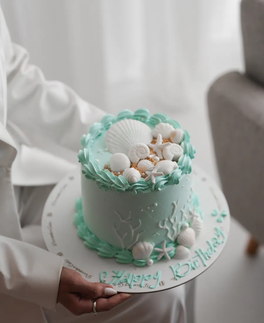 Tiffany Seashell Cake 6inch mix chocolate vanilla