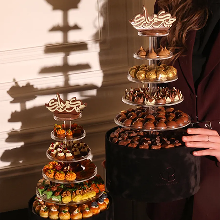 Chocolate tower with mixed nuts BLACK (E)