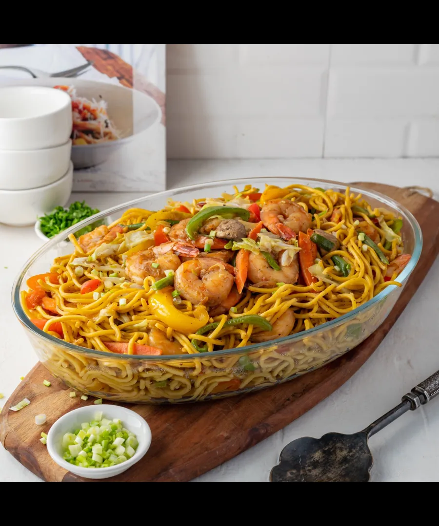 Shrimp speghati with Vegetables and soya sauce