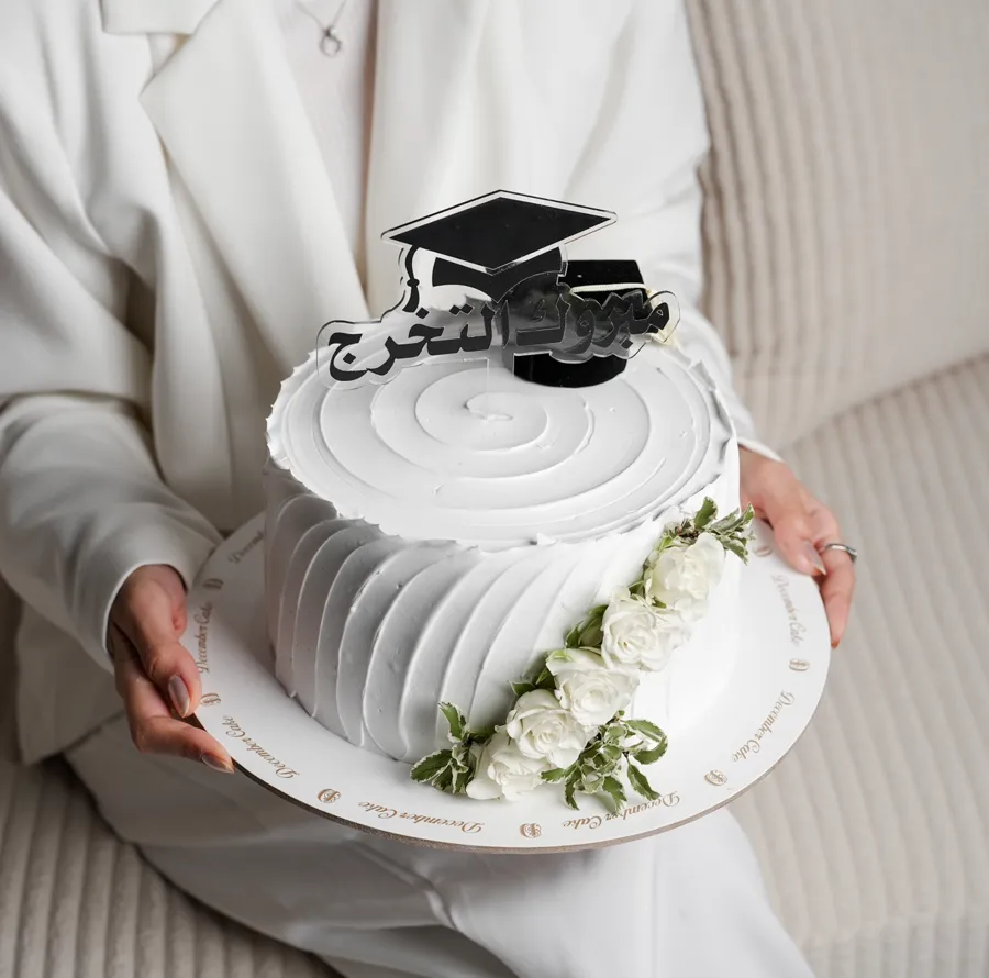 Graduation flower cake 8inch mix chocolate vanilla