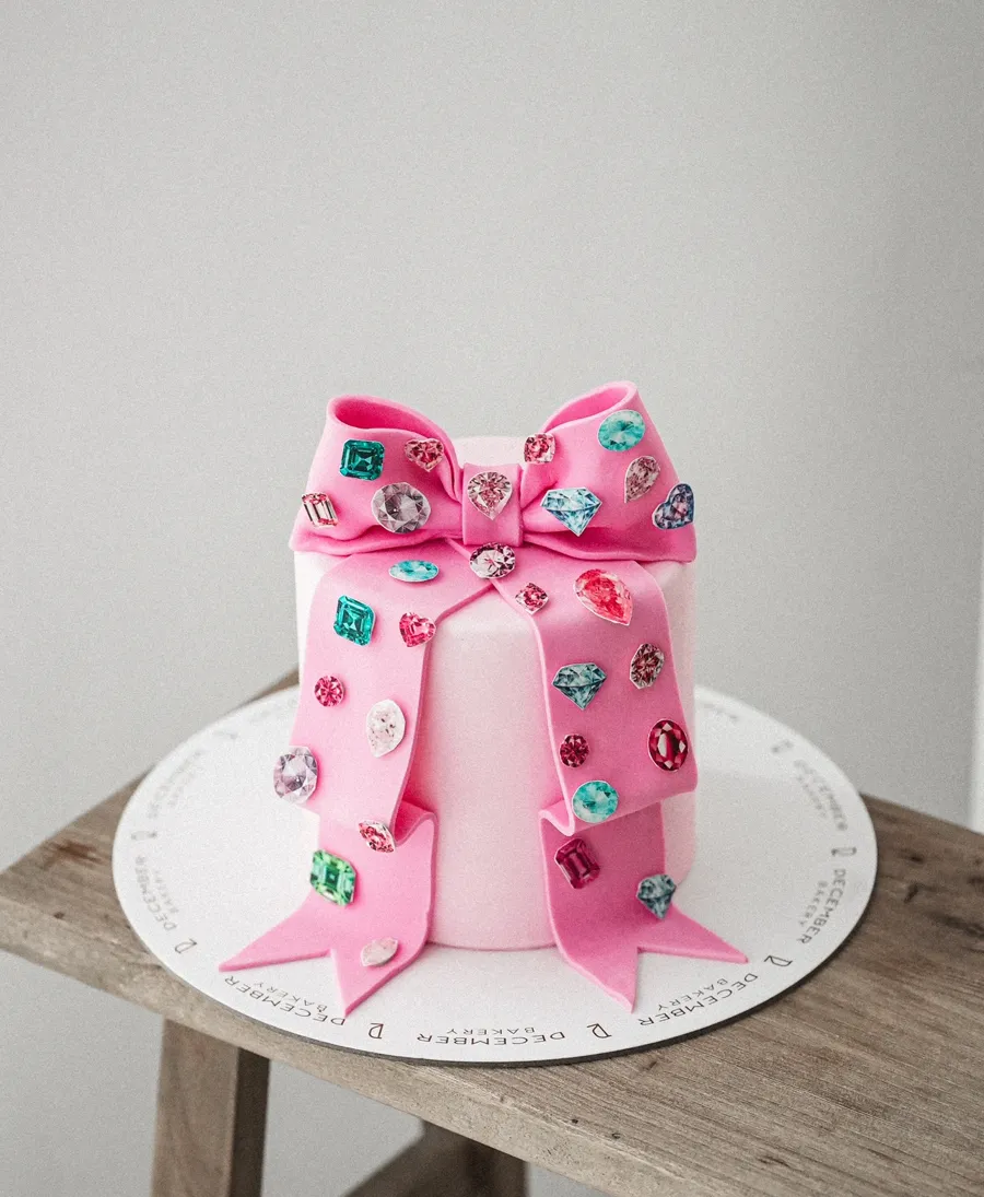 Jewelry pink ribbon 🎀 cake 6inch mix chocolate vanilla
