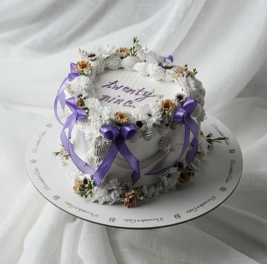 Heart white flower cake 8inch mix chocolate vanilla