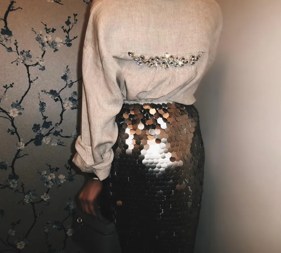 high-waisted pencil skirt (round metallic sequins)