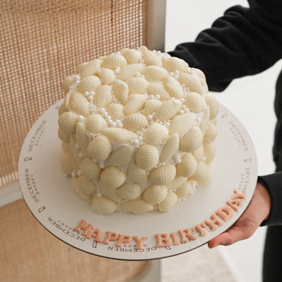 White snail cake